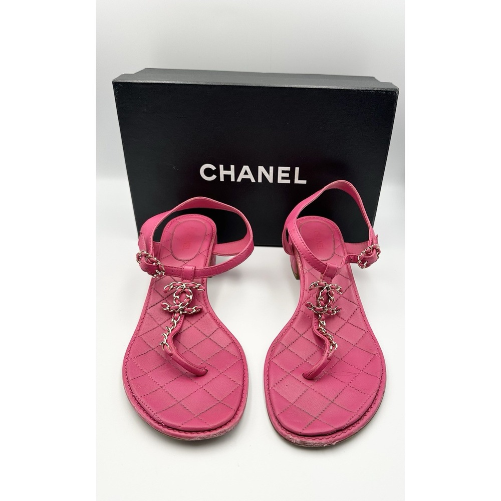 CHANEL Authentic Lambskin Fuchsia And Gold Color Thong Sandals Coco‎  42 US 11